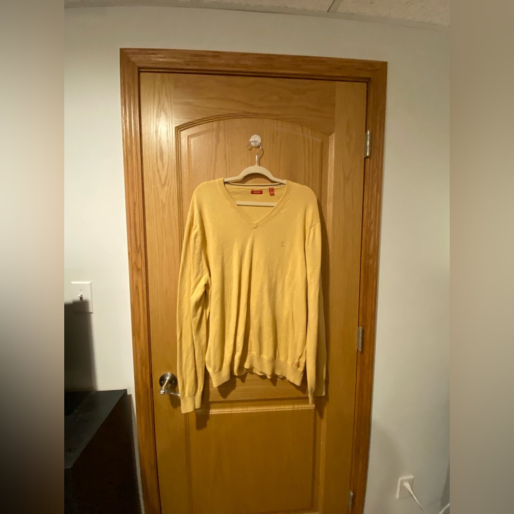 IZOD Men’s Size XXL Yellow Gold V Neck Pullover Sweater with Small Chest Logo